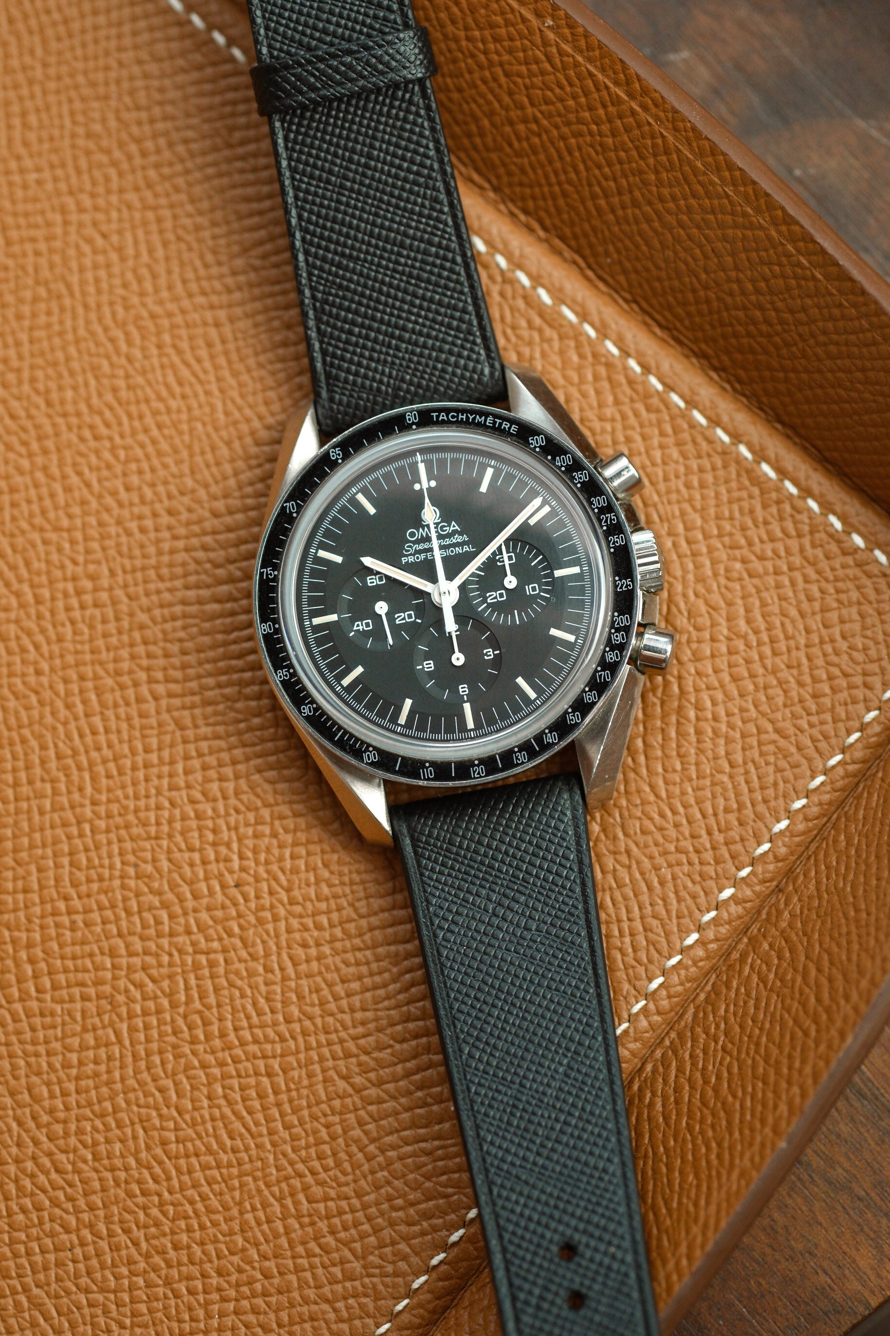 [NEW] Black Saffiano Stitchless Leather Strap