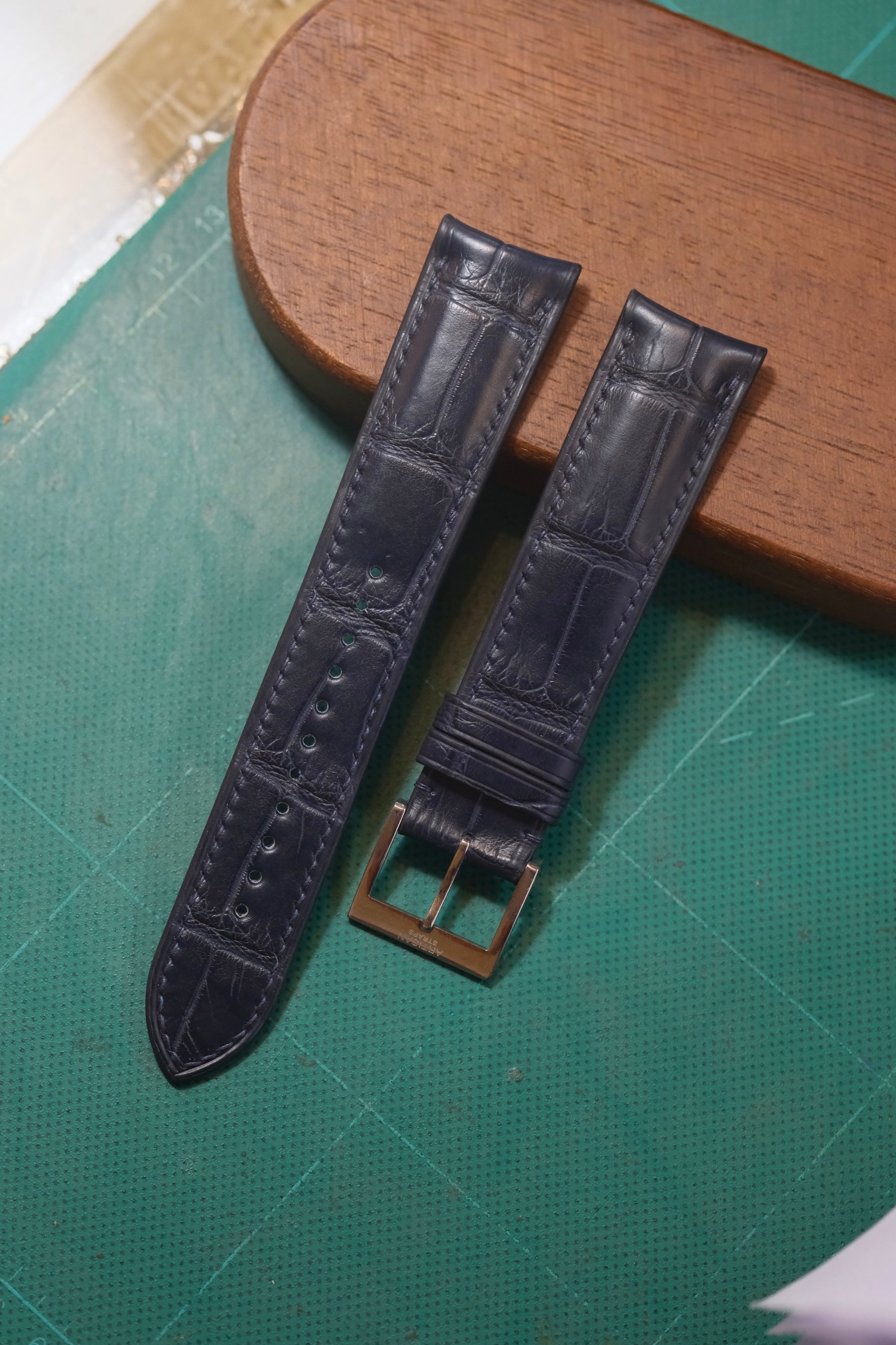 Navy Blue Alligator Leather Strap - 20mm/18mm, 125mm/80mm with Curved Ends